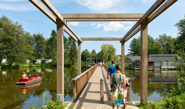 Center Parcs De Eemhof - vernieuwde promenade.jpg